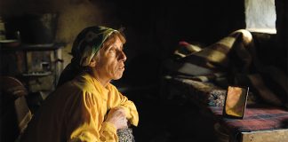 Honeyland, un documentar despre cea mai frumoasă femeie Honeyland (2019)