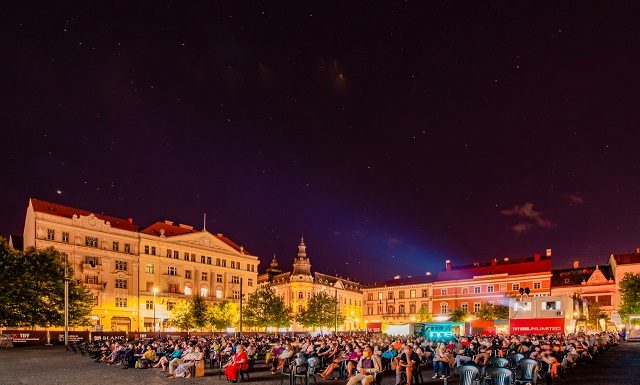 Coffee & păturici la filmele TIFF.19 Piata Unirii TIFF.19
