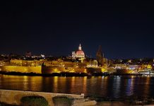 11 lucruri despre Malta și ce să NU vizitezi Valletta-Malta-night-promenade-sea