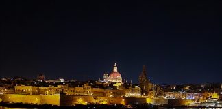 11 lucruri despre Malta și ce să NU vizitezi Valletta-Malta-night-promenade-sea